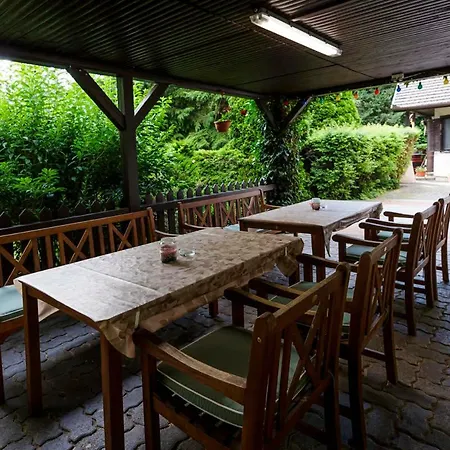 Tulipangarden Panzio לינה וארוחת בוקר *
